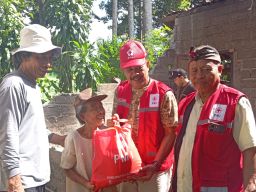 PMI Gerak Cepat Bantu Korban Gempa di Klungkung: Dapur Rumah Jro Sandat 80 Tahun Roboh
