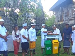 Persembahyangan Bersama Jelang HUT BPR-BPRS, Mengawali Perayaan dengan Berbakti