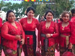 Istri Ketua DPRD Gianyar, Gusti Ayu Warsini, Dorong Pengelolaan Sampah yang Lebih Baik di Gianyar