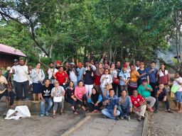 Jelang Pelantikan DM, Relawan Nusantara Bersihkan Pantai Mandopi