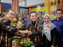 Wali Kota Surabaya Eri Cahyadi Paparkan Hasil Rakernas XVII APEKSI 2024 di Balikpapan