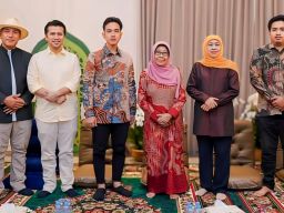 Gibran Silaturahmi ke Rumah Khofifah, Nyatakan Siap Kampenya Dukung Pemenangan di Jawa Timur