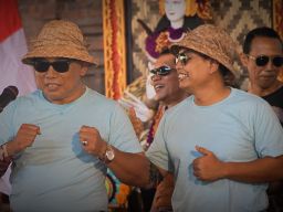 Hari Kesatuan Gerak PKK ke-52 di Jembrana, Tamba Ipat ikuti Lomba Sambung Lagu