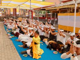 Bupati Tamba Mendem Pedagingan Karya Melaspas dan Ngenteg Linggih Pura Majapahit