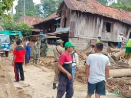 Korban Jiwa Banjir OKU Bertambah, Pembersihan Lumpur Dilakukan di 3 Desa