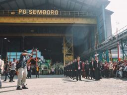 Ada Tradisi Unik yakni 'Royalan Tumpah Ruah' Jelang Musim Giling Tebu di Pabrik Gula Semboro, Jember