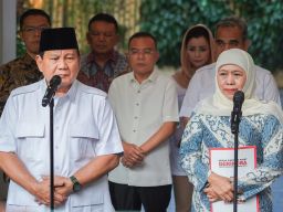 Prabowo Serahkan SK DPP Gerindra, Khofifah-Emil Siap Bertarung di Pilgub Jatim 2024