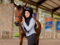 Di Tengah Kesibukan Karir dan Mengurus Buah Hati, Putri Zulkifli Hasan Punya Hobi Berkuda