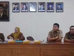 DLH Surabaya Berkunjung ke Unipra, Klarifikasi Kesalahan Soal Retribusi Kebersihan