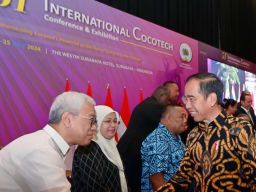 Kunjungan Kerja ke Surabaya, Jokowi Buka Konferensi Internasional Cocotech 2024