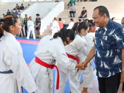 Ambisi Raih Emas di PON XXI, Tim Karate Jatim Berlatih Tanding dengan Atlet Timnas Korea Selatan