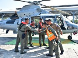 Heli Panther TNI AL Dukung Photex Kapal Layar AL Vietnam
