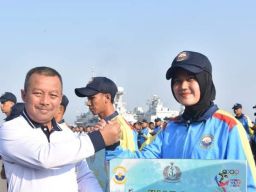 Koarmada II Beri Penghargaan Kontingen Poral Wiltim dan Jalasenastri Armada II Tahun 2024