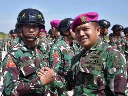 Kolonel Marinir Edi Prayitno Hadiri Penyematan Brevet Terjun Bebas Diktaifib Angkatan 50