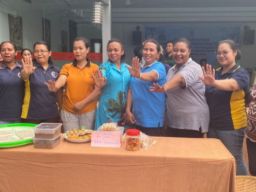 Tingkatkan Gizi dan Cegah Stunting, Ibu-ibu di Manokwari Dilatih Membuat Tempe dan Olahannya