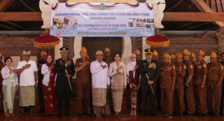 Bupati Tamba Berikan Bantuan Sosial Bagi Veteran di Hari Kemerdekaan