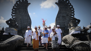 Bupati Jembrana Ikuti Prosesi Ngebeji dalam Rangkaian Pujawali  Pura Jagatnatha
