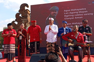 Pasangan Made Mahayastra dan Agung Mayun (AMAN) Resmi Mendaftar ke KPU Gianyar, Didampingi Ribuan Pendukung