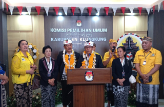 Pasangan Made Kasta dan Ketut Gunaksa (Paket ASTAGUNA) Resmi Mendaftar ke KPU Klungkung