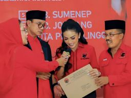 Direstui PDIP Maju di Pilwali Batu, Kris Dayanti Langsung Hiburi Kader dengan Lagu Menghitung Hari