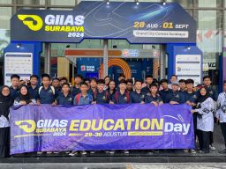 Lebih dari 150 Pelajar SMK Belajar Teknologi Otomotif di GIIAS Surabaya 2024