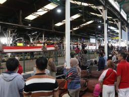 Penumpang KA Perjalanan Pagi Rayakan HUT Kemerdekaan RI di Ratusan Stasiun dan 32 Kereta Api