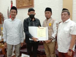 Partai Gerindra Serahkan SK Rekomendasi B1 KWK pada Paslon Achmad Fauzi Wongsojudo dan Imam Hasyim