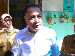 Eri Cahyadi Tegas, Melarang Penarikan Biaya dan Pungli SD dan SMP Negeri di Surabaya