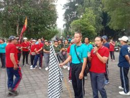 Jalan Sehat Semarak Sambut HUT RI ke 79 BKS LPD Kecamatan Abiansemal Badung