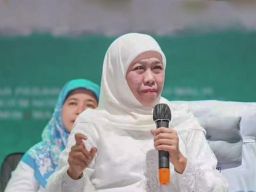 Lumajang Bershalawat, Khofifah Indar Parawansa Sampaikan Tausiah Kebangsaan