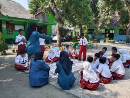 Tim PKM-RSH Unitomo Terima Pendanaan Penelitian Etnomatika Dirjen Dikti dengan Permainan Tradisional