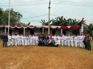 Satgas TMMD Depok dan Warga Pondok Petir Upacara Bersama Peringati HUT RI ke 79