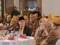 Wali Kota Surabaya Eri Cahyadi Terima Penghargaan Tertinggi Bintang LVRI