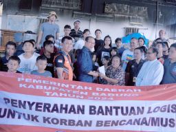 Wakil Bupati Badung, I Ketut Suiasa Serahkan Bantuan Logistik Korban Kebakaran Panti Asuhan