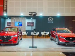 Mazda Cetak Penjualan Rp 41,4 Miliar dan Raih Penghargaan SUV Terbaik di GIIAS Surabaya