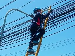 PLN Icon Plus Berkolaborasi dengan Pemkot Surabaya, Rapikan Kabel Fiber Optic di Jalan Raya Rungkut