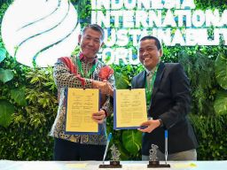 PLN dan Ajinomoto Indonesia Tandatangani MoU Penggunaan 219 Ribu Unit REC untuk Pabrik di Jawa