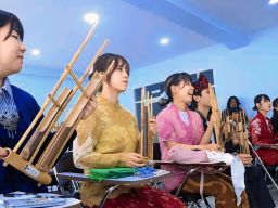 Mahasiswa Jepang di Unitomo Belajar Angklung, Masak Okonomiyaki dan Nasi Goreng