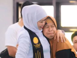 Khofifah Indar Parawansa Mengunjungi Pabrik MPS, Sapa dan Bersholawat dengan Ribuan Pekerja