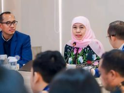 Khofifah Indar Parawansa Bahas Pentingnya Pemimpin Transformatif di Forum Pascasarjana Unair