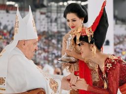 Tampil dan Bertemu Langsung Paus Fransiskus, Lyodra Ginting Mengaku Gemetar