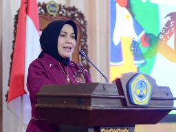 Yudisium FKIP Unitomo, Prof. Siti Marwiyah Sebut Peradaban Manusia Lahir dari Tangan Seorang Guru