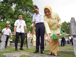 PT KAI Gelar Upacara Tabur Bunga Peringati HUT ke 79 di TMP Cikutra Bandung