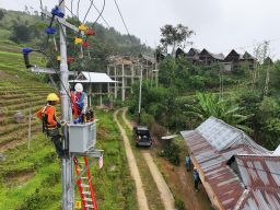 PLN Hadirkan Listrik 24 Jam untuk 494 Keluarga di 25 Desa Sulawesi Selatan