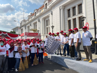 Tingkatkan Wisata, Kadin Surabaya Bersih-Bersih Kota Lama Surabaya