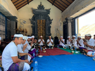 Sang Nyoman Sedana Arta dan I Wayan Diar Gelar Persembahyangan Bersama di Terunyan Menyambut Pilkada