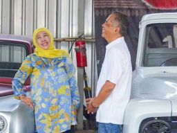 Inovasi Mobil Klasik Handmade Sidoarjo, Khofifah Tawarkan Kerja Sama dengan Jepang
