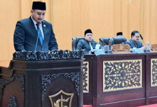 Rapat Paripurna DPRD Kota Surabaya Meminta Hasil Audit YKP