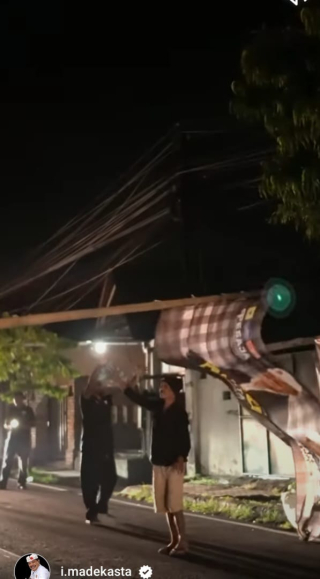 Relawan Paket ASTAGUNA Nomor 1 Gerak Cepat Tindak Lanjuti Anjuran KPU, Turunkan Atribut Kampanye