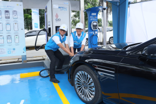 Jelang Momen Nataru, Wamen BUMN Cek Langsung Kesiapan SPKLU PLN Layani Kebutuhan Nataru